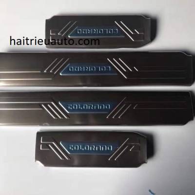 nẹp bước chân có đèn theo xe colorado