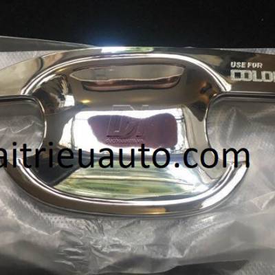 chén cửa cho xe colorado 