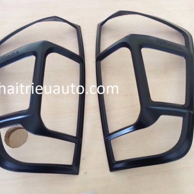 viền đèn trước màu đen cho xe navara