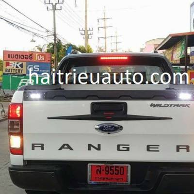 nẹp trang trí cốp sau có đèn led cho xe ford ranger