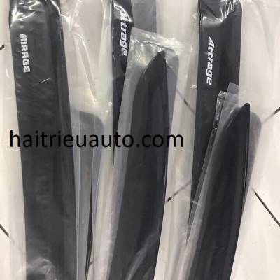 vè che mưa xe Attrage