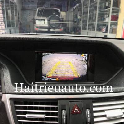 Lắp camera lùi cho xe Mercedes E250 2010