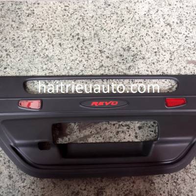 tay mở cốp xe toyota Hilux